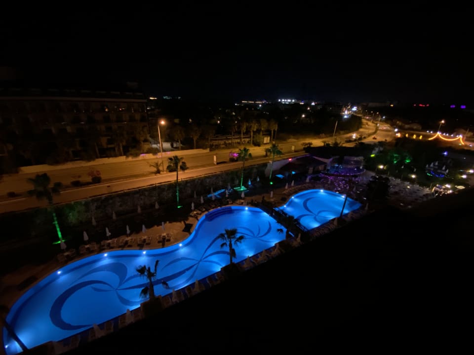 Pool Mary Hotel Side