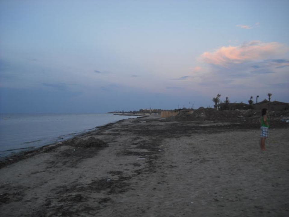 Der so oft kritisierte Strand Hotel Rosa Beach