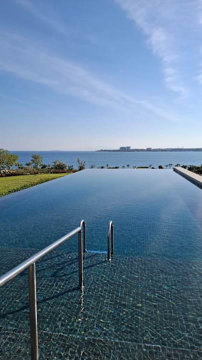 Pool Anda Barut Collection