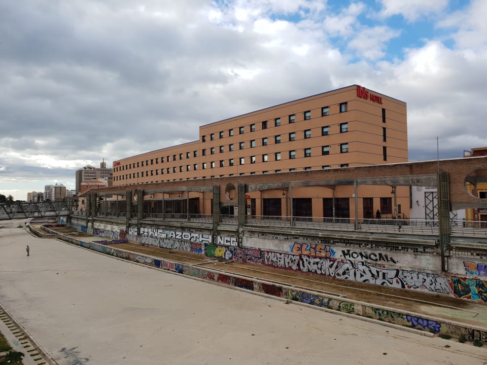 Außenansicht Ibis Malaga Centro Ciudad
