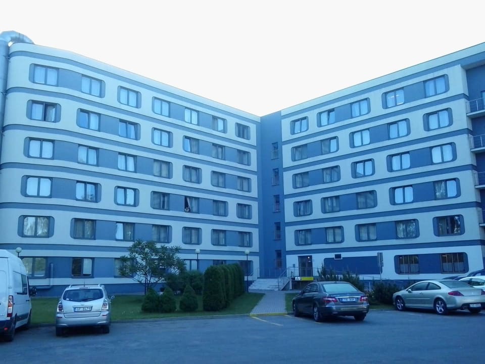 Hotel z tyłu (parking) Hotel Days Riga VEF