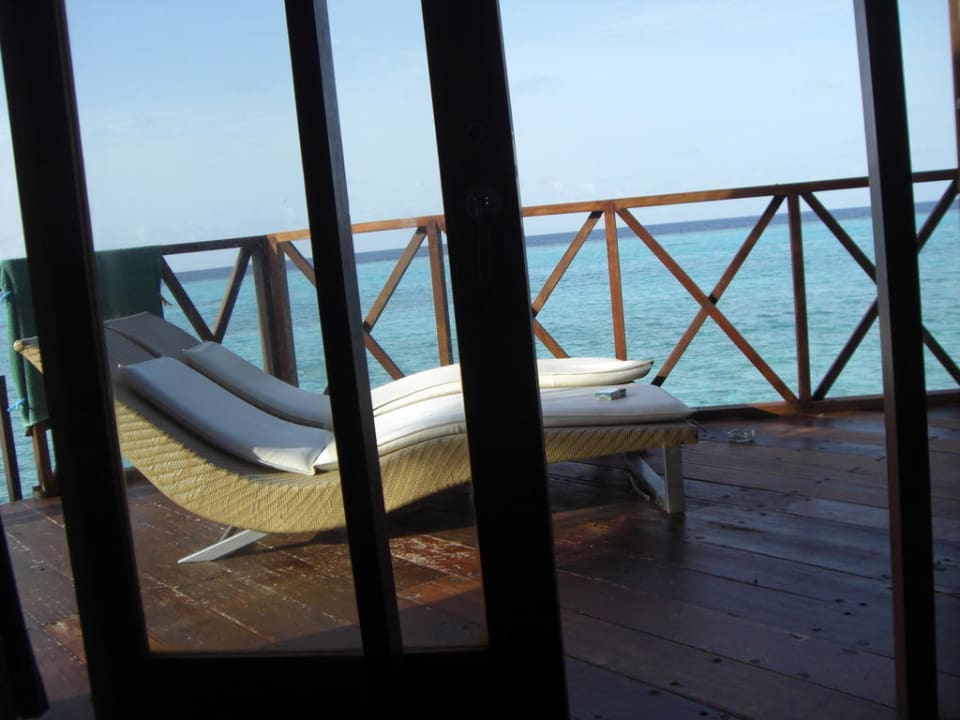 Blick vom Bett nach draußen Angaga Island Resort