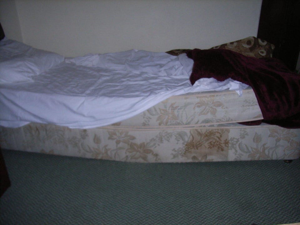 Das durchgekrachte Bett Hotel Gomeda