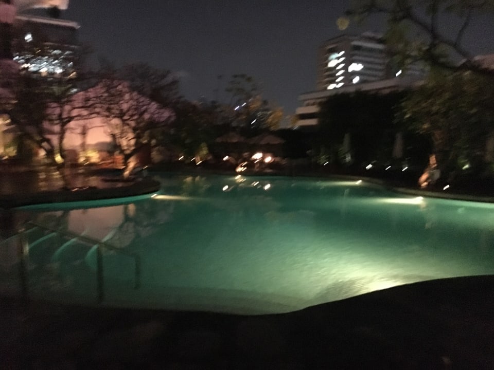 Pool bei Nacht Grand Hyatt Erawan Bangkok