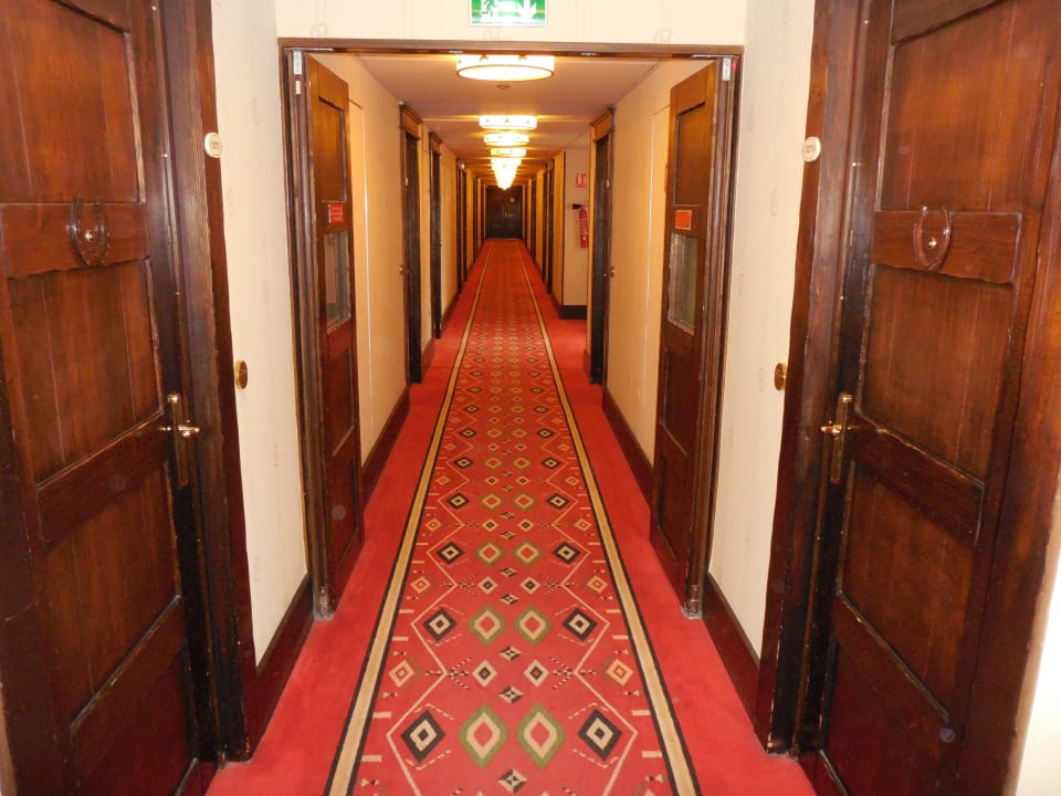 Hotel Cheyenne Disney's Hotel Cheyenne