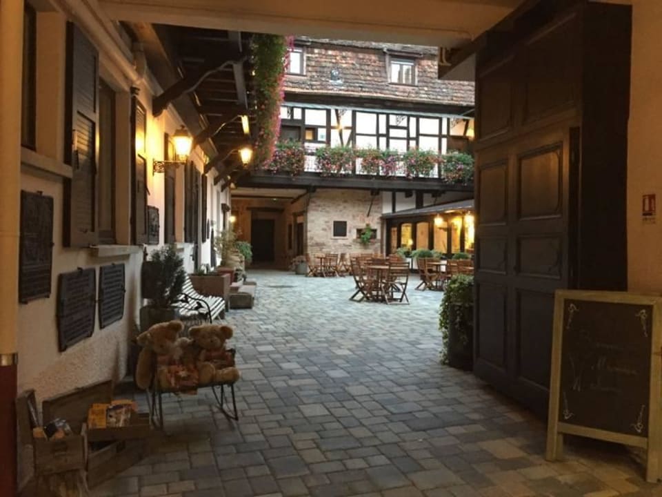 Main entrance to the hotel Hotel Le Gouverneur