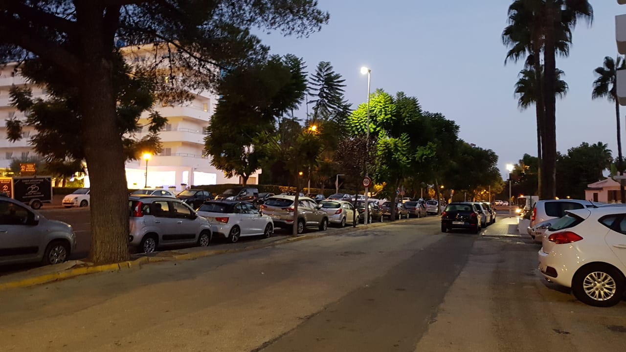 Vor dem Hotel (rechts) allsun Hotel Eden Alcudia