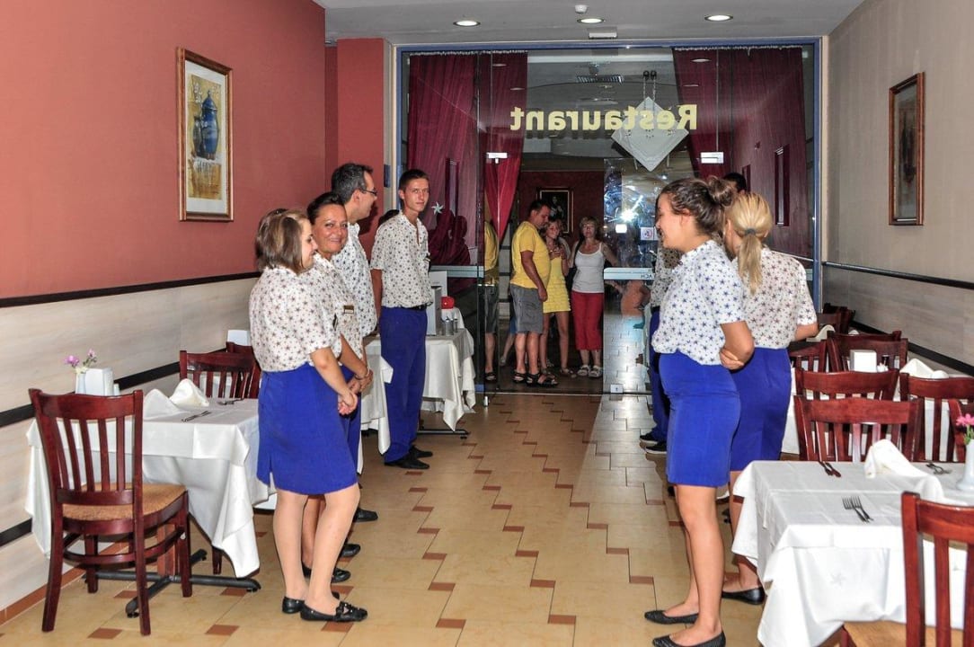Freundlicher Empfang durch das Personal Hotel Tiara Beach
