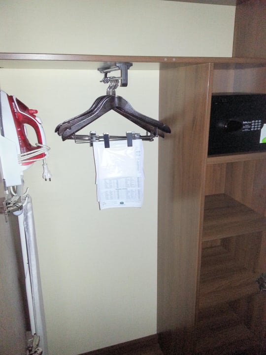 Schrank Hotel Courtyard by Marriott Paris Saint Denis