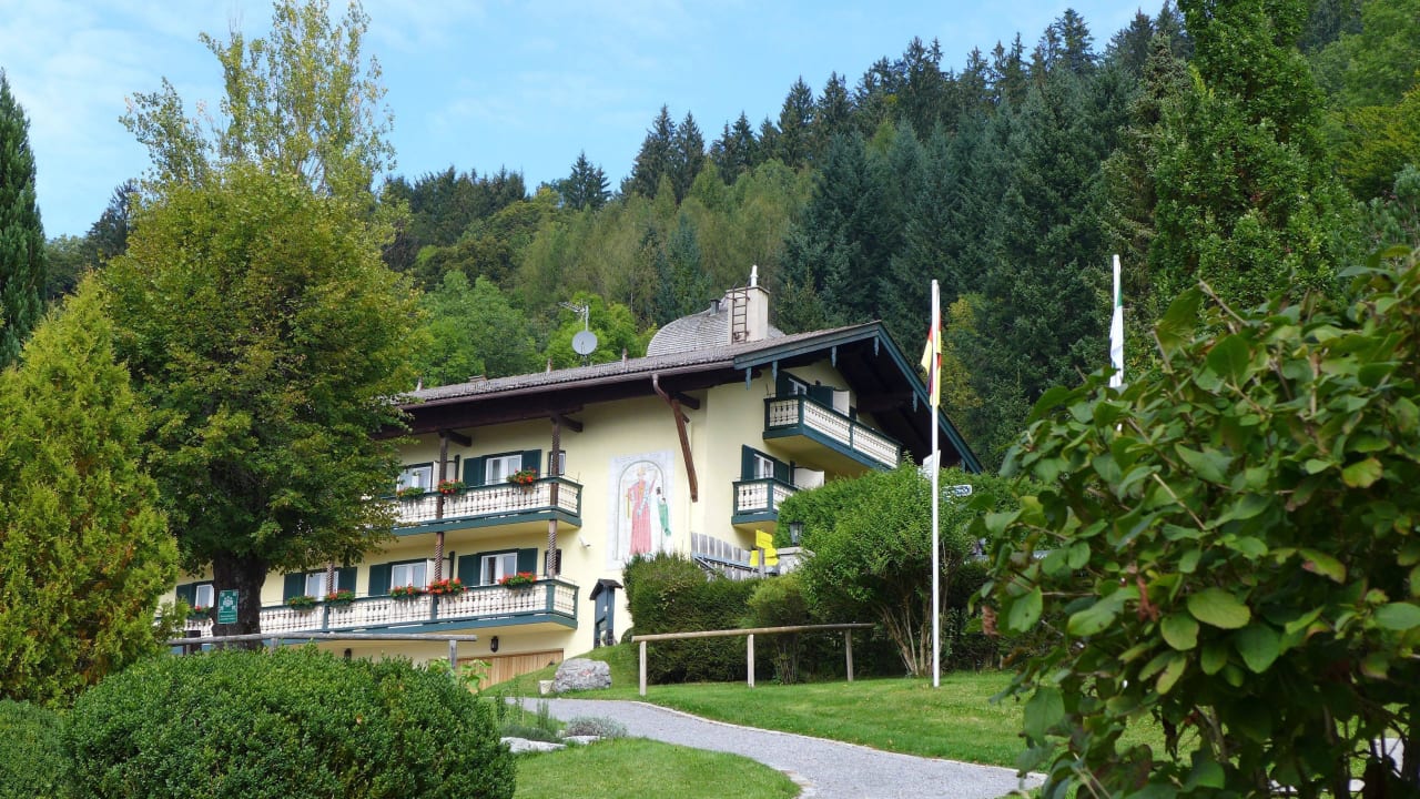 Gebäude "Berghaus" des Hotels Der  von außen Berghaus - Der Westerhof Hotel in Tegernsee