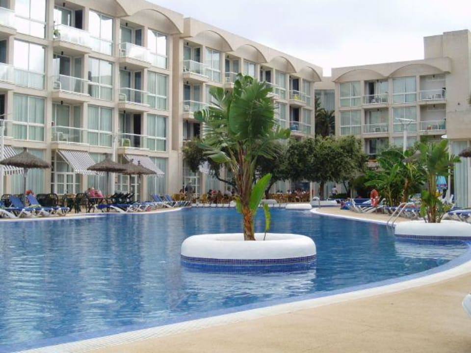 Der innere Poolbereich ... Hotel Zafiro Alzinar Mar