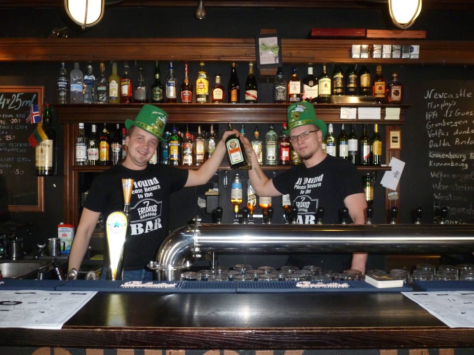 Bar Guesthouse Seven Fridays