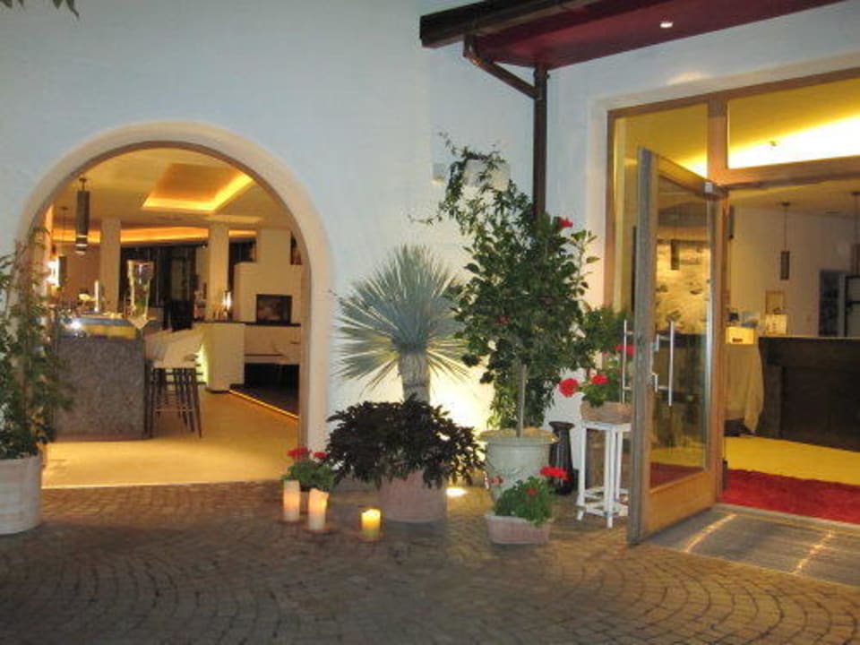 Eingang zur Bar und Rezeption Hotel Ansitz Plantiz