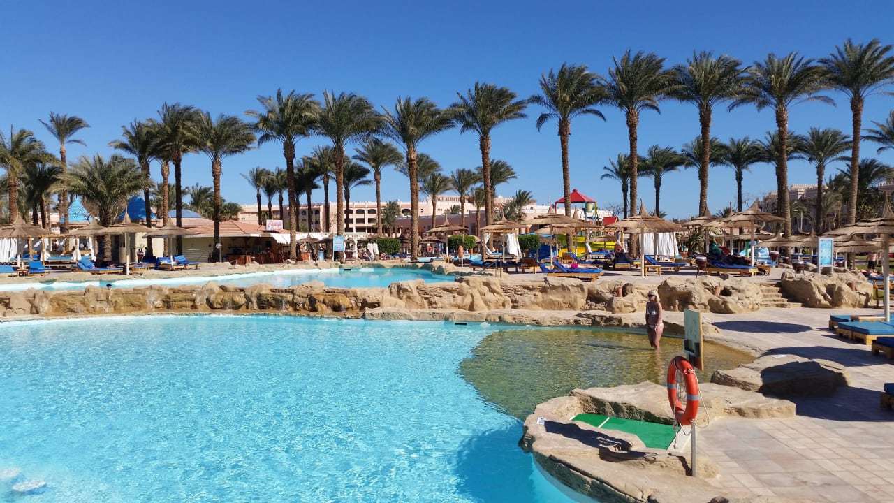 Toll Beach Albatros Resort