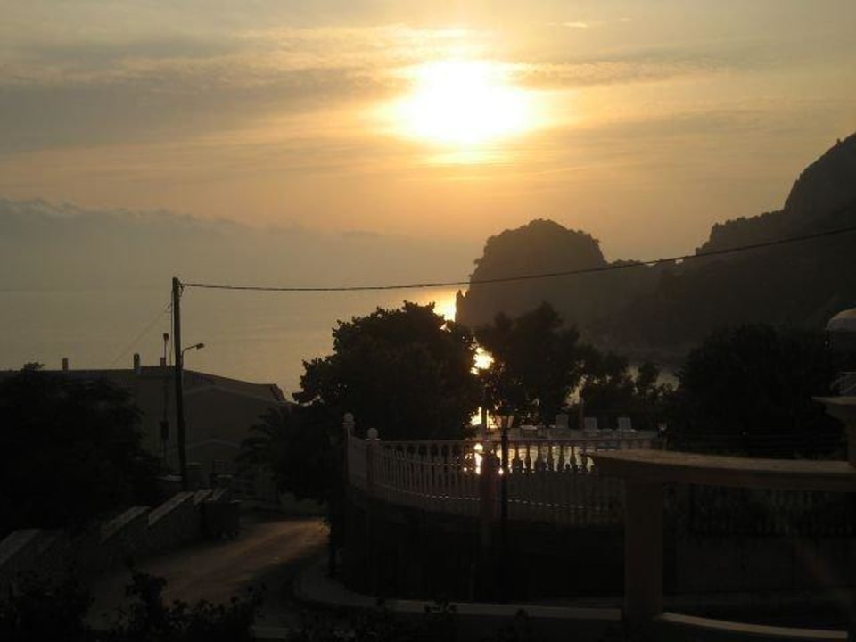 Sonnenuntergang vom Balkon Hotel Philoxenia