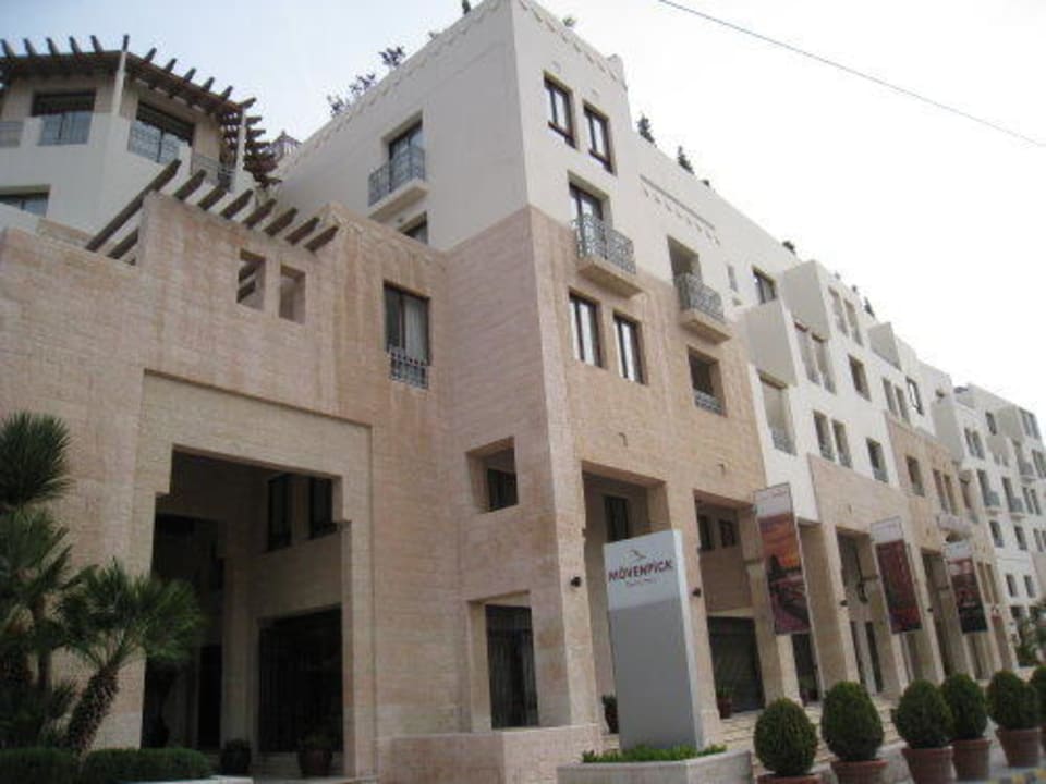 Hotel von der Straßenseite Mövenpick Resort Petra