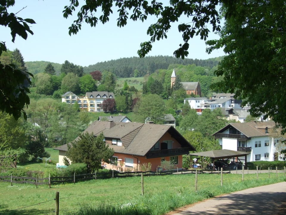 "Gesamtansicht des Hotels am Ortsrand Trassem" Hotel Erasmus Mein