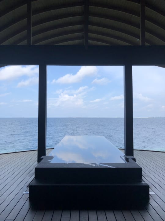 Pool Outrigger Maldives Maafushivaru Resort