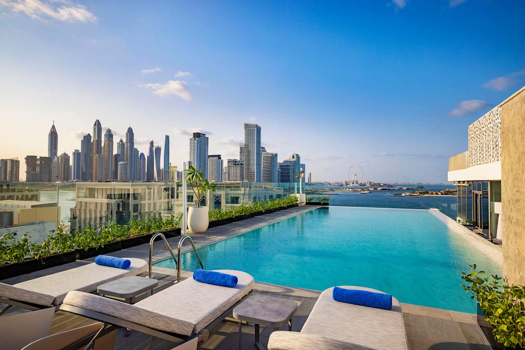 Pool Tumbi Hotel Dubai The Palm, Tapestry Collection by Hilton