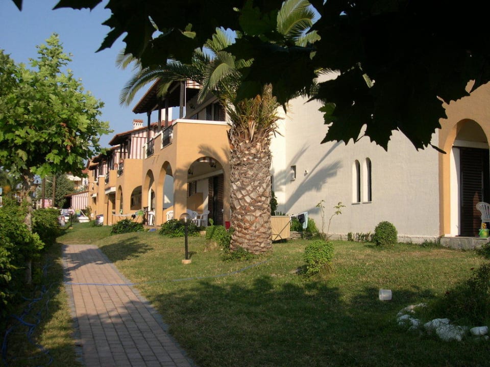 Seitlicher Blick auf die Anlage Castello Studios & Apartments