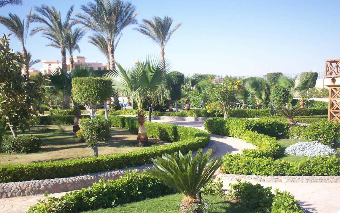 Ухоженный сад Riviera Aqua Park Resort