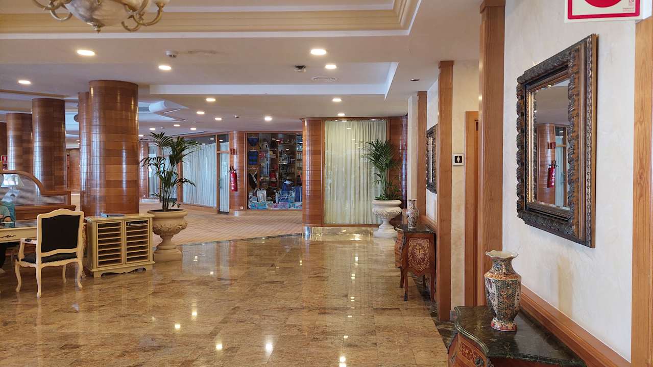 Lobby Hotel Riu Palace Tres Islas