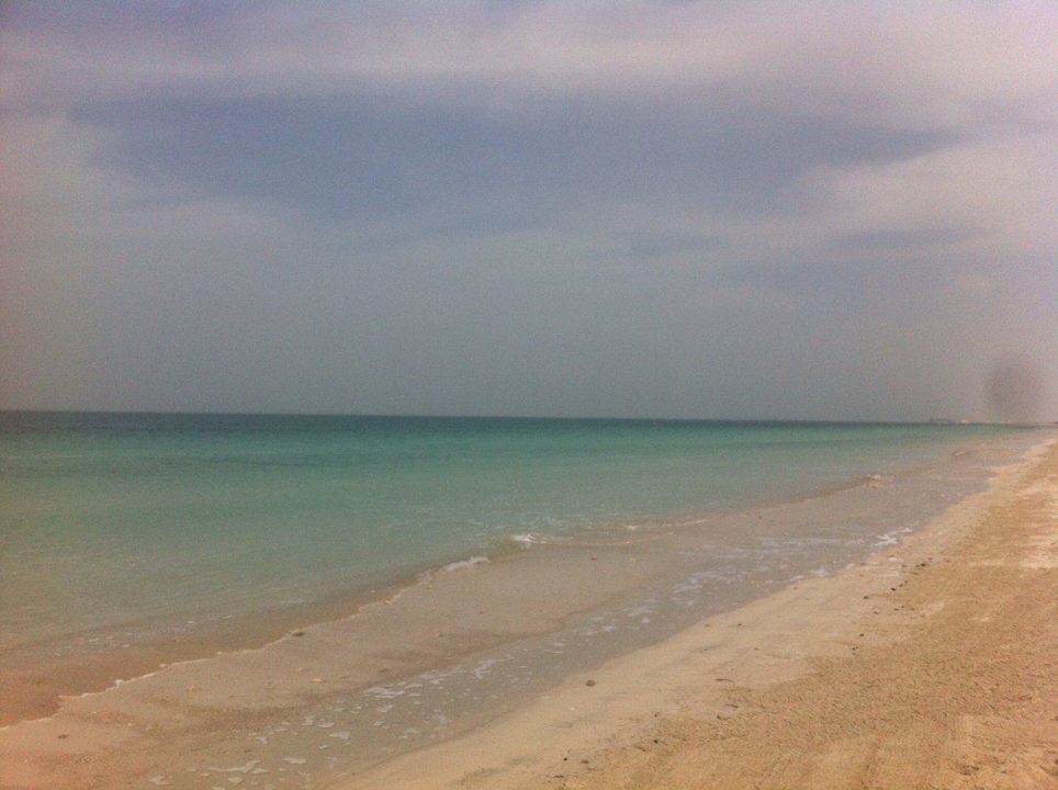 Kilometerlanger feiner Sandstrand Park Hyatt Abu Dhabi Hotel and Villas