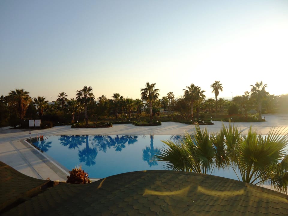 Вид с балкона лобби-терассы VONRESORT Golden Coast