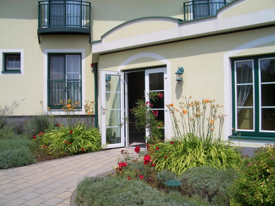 Die offene Tür läd zum Frühstücksbuffet ein Landhaus Pannonia