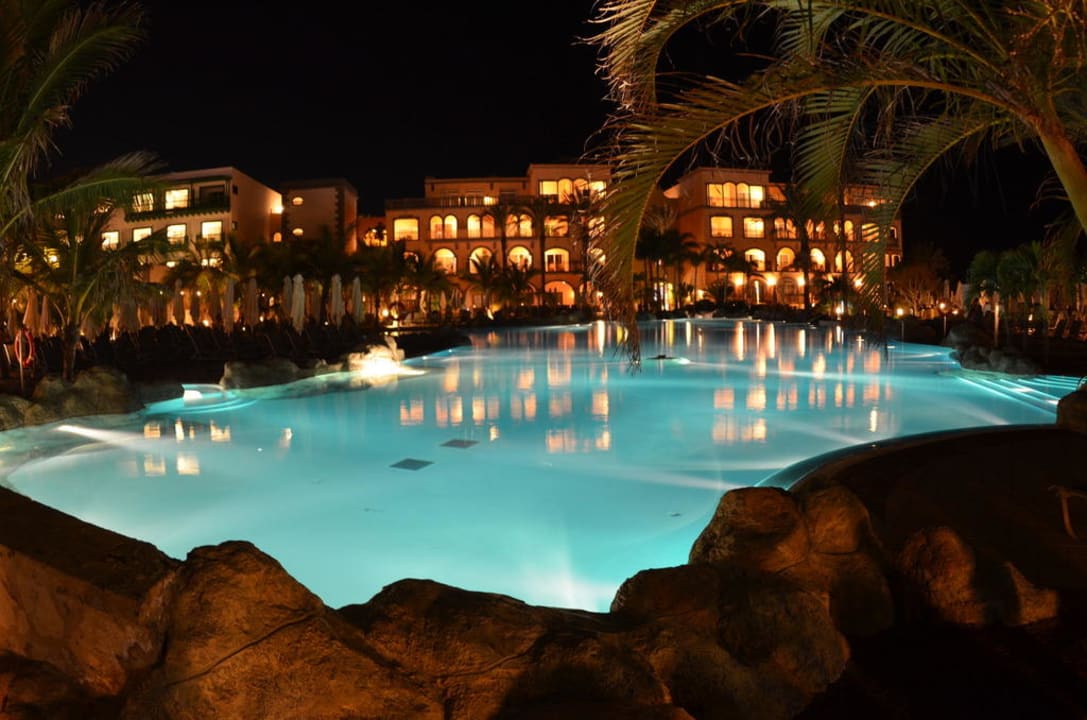 Pool by night Lopesan Villa del Conde Resort & Thalasso