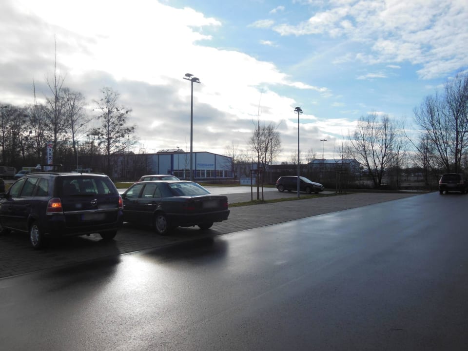 Parkplatz Holiday Inn Express Friedrichshafen