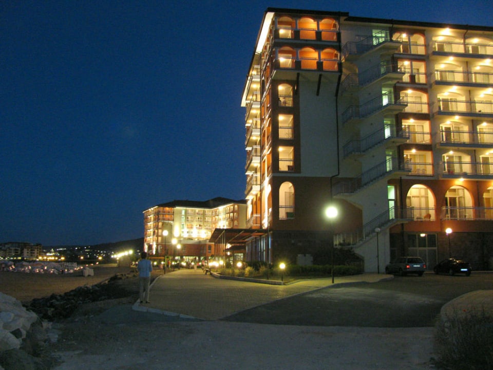 Seitenansicht Haus 1 bei Nacht Sol Luna Bay