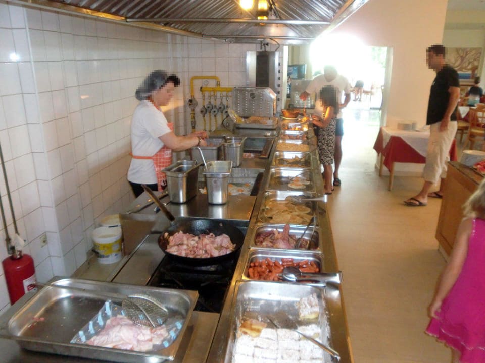 Warm-Büffet im Hauptrestaurant TUI KIDS CLUB Alex Beach