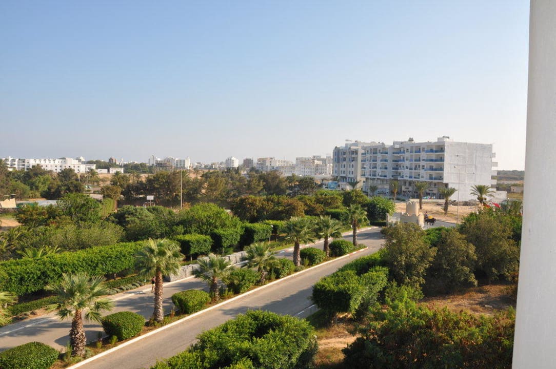 Blick zur Hoteleinfahrt Mahdia Beach & Aquapark