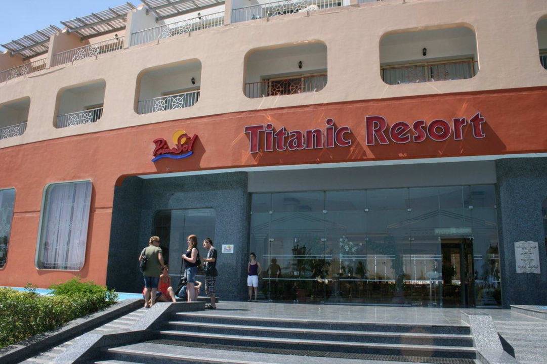 Eingang Titanic Resort & Aqua Park