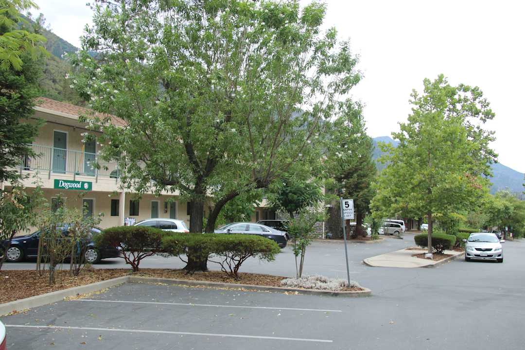 Straße in der Anlage Hotel Yosemite View Lodge