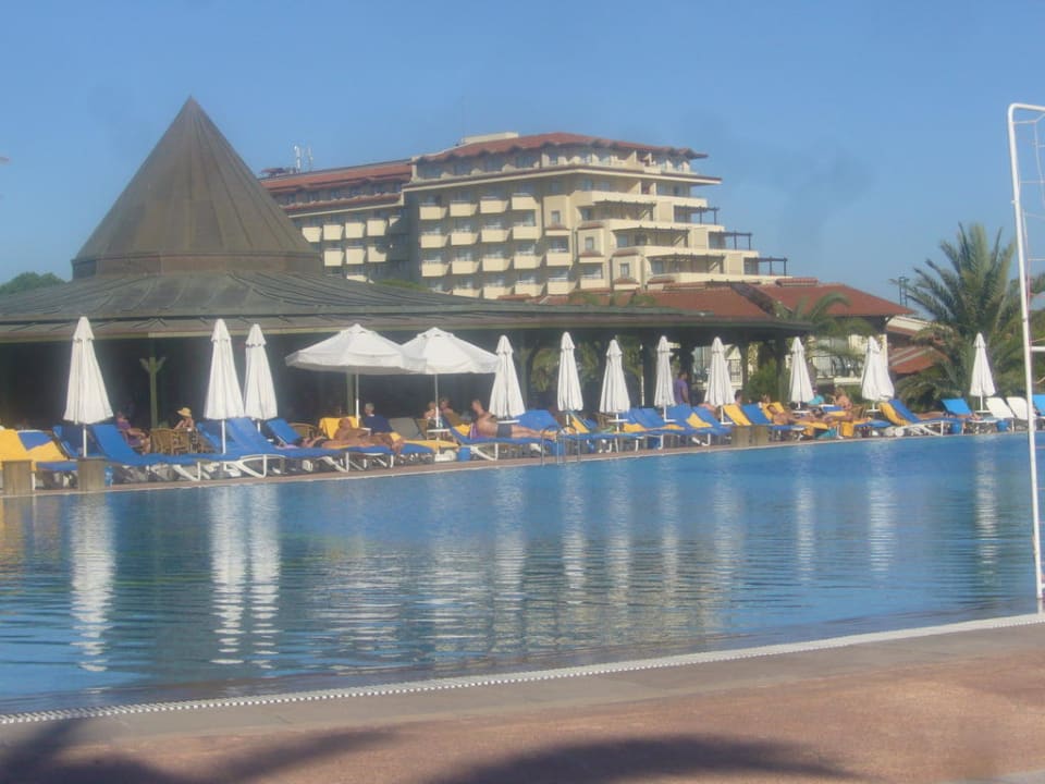 Blick zur Poolbar  Papillon Belvil