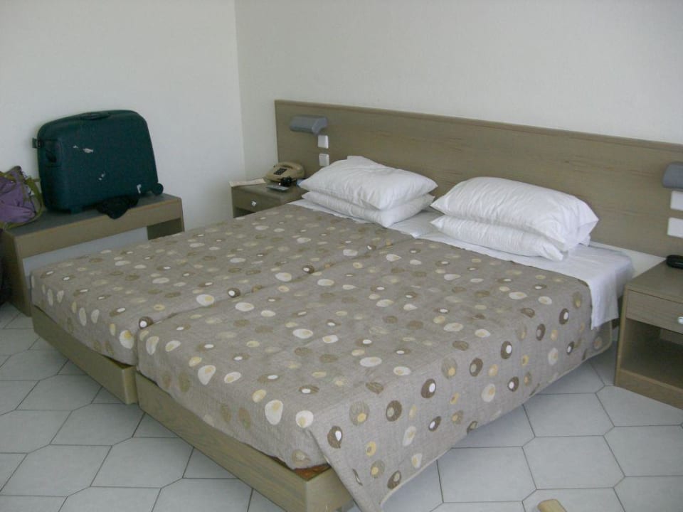 Zimmer 302, 2 Niriides Hotel
