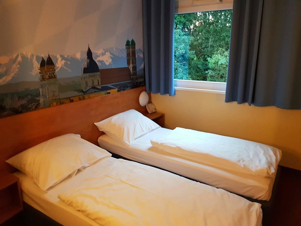 Blick auf Betten B&B Hotel München-Airport