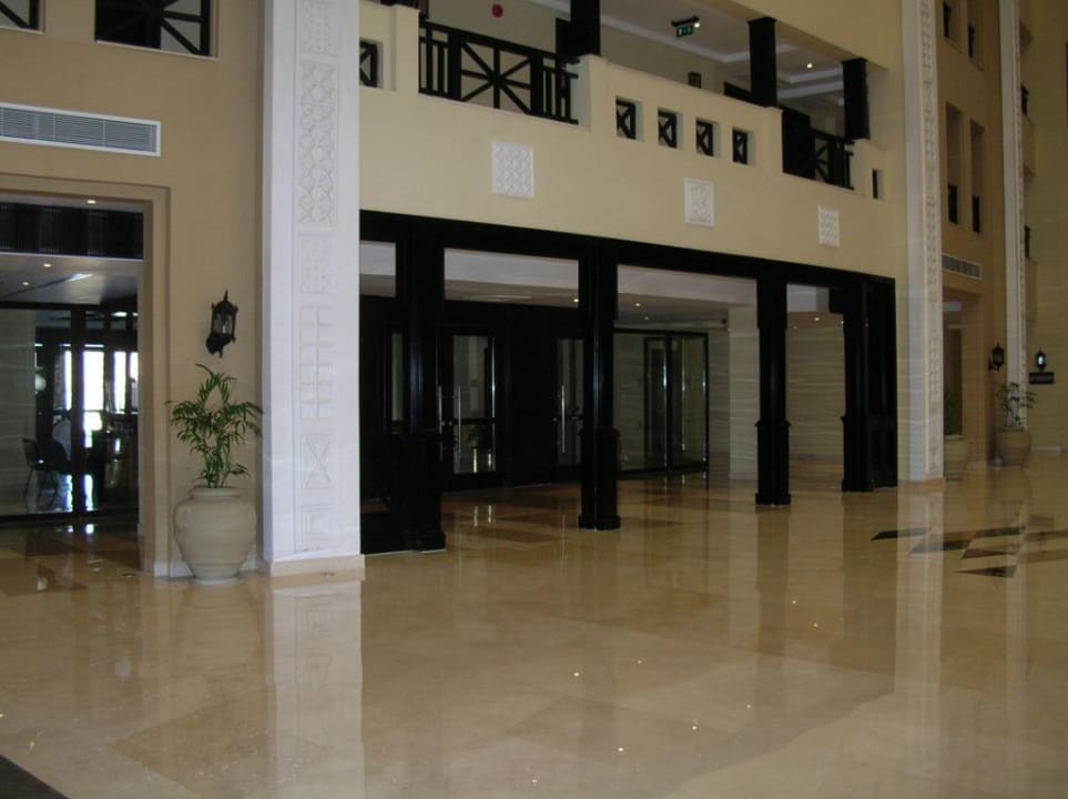 Der Hotelausgang Steigenberger ALDAU Beach Hotel