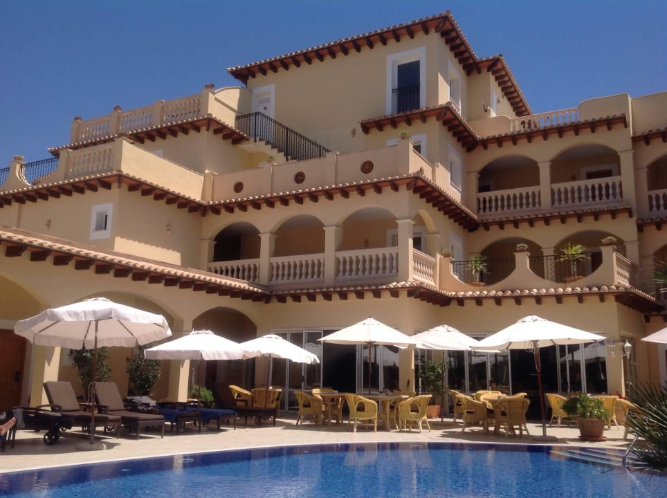 Außenansicht mit Poolbereich Villa Chiquita