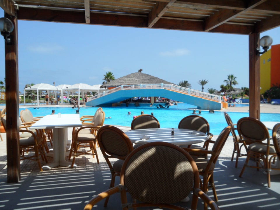Hauptrestaurant mit Poolblick Caribbean World Thalasso Djerba