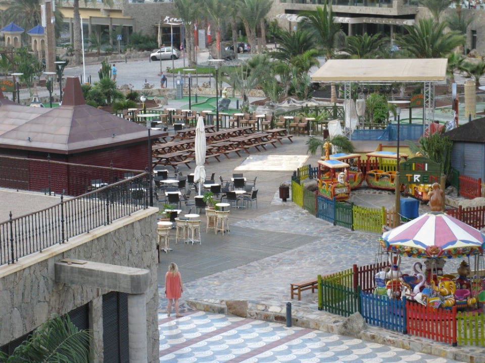 Die Arena-Plaza LIVVO Costa Taurito