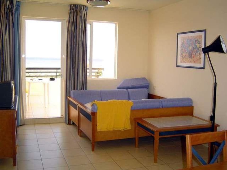 umgebautes Bett - Wohnraum Apartment Palm Garden By LIVVO