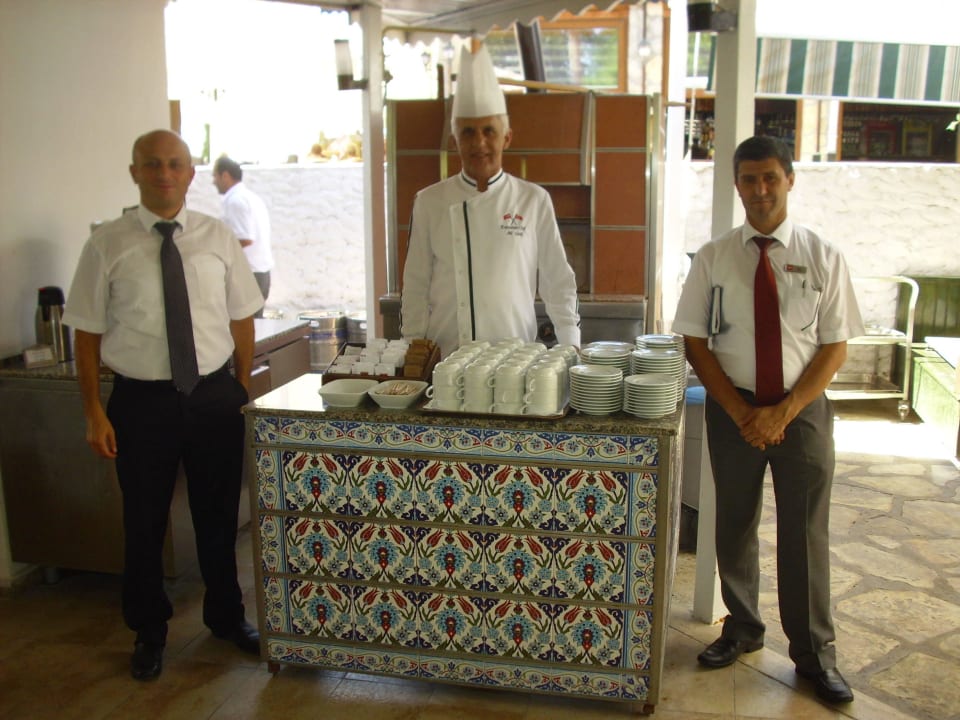 Der Küchenchef kontrolliert vor dem Ansturm Trendy Side Beach Hotel - Adults only
