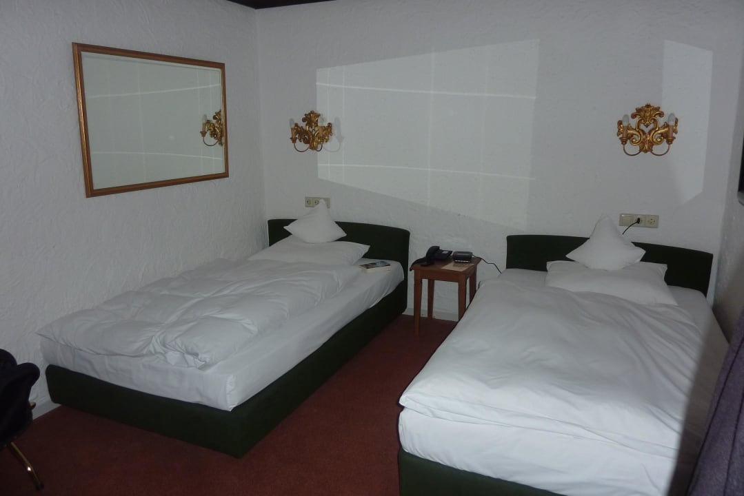 Die beiden Einzelbetten im Dreibettzimmer CONTEL Hotel Koblenz