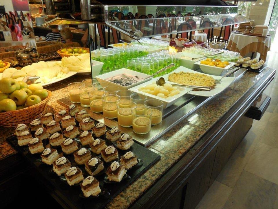 Buffet - leckerer Nachtisch   JS Hotel Sol de Alcudia