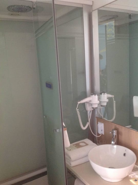 Shower cabin ibis budget Ambassador Seoul Dongdaemun