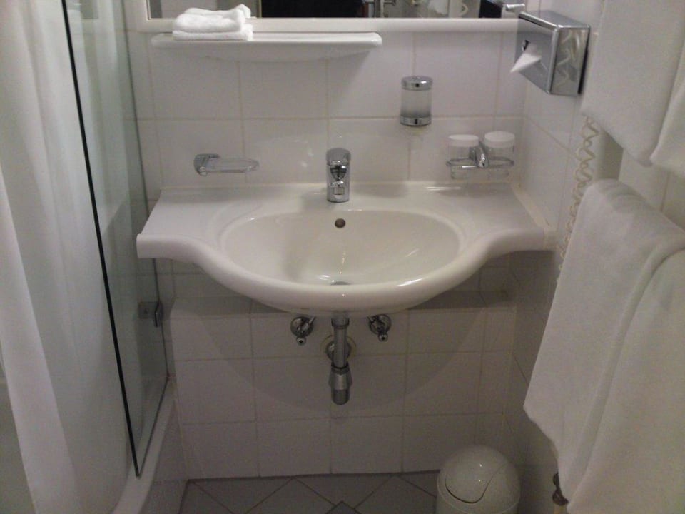 Bad Zimmer 247 AMERON Berlin ABION Spreebogen Waterside
