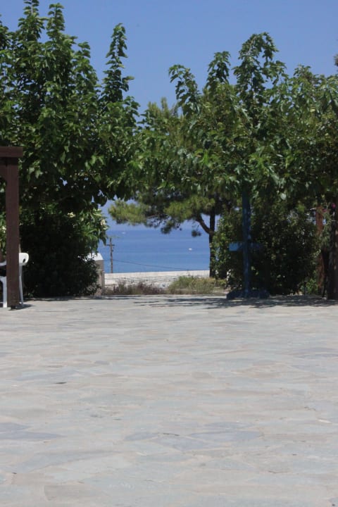 Blick vom Kinderpool am Atrium auf das Meer alltoura Club Hotel Porto Angeli Beach Resort